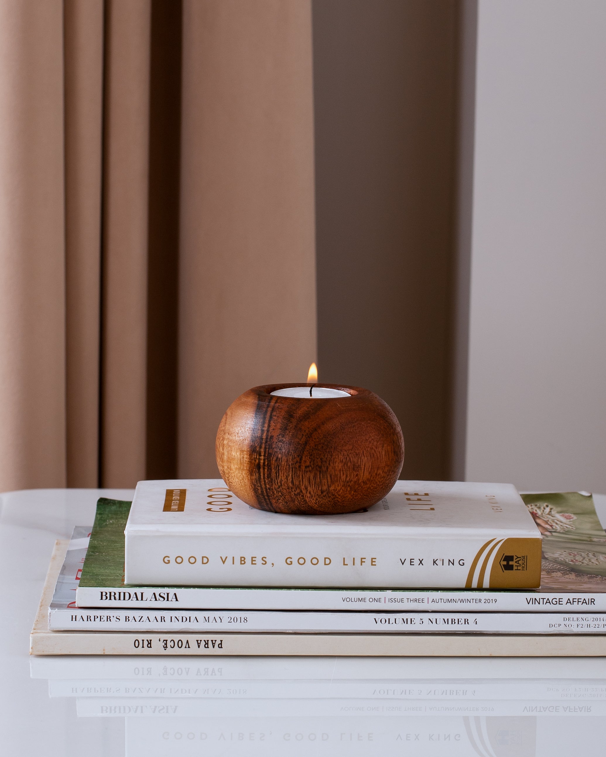 NESTLE WICK CANDLE HOLDER